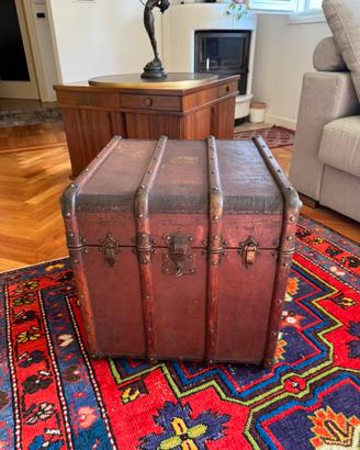 Antico baule da viaggio