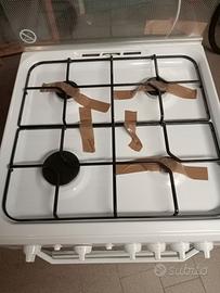 stufa indesit a gas 4 fuochi piu' forno ;