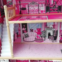 Casa delle bambole in legno