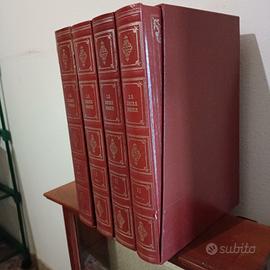Cofanetto con 4 volumi della Bibbia 