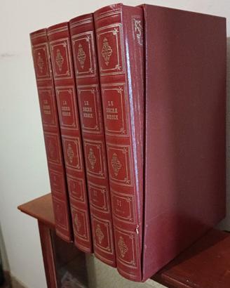 Cofanetto con 4 volumi della Bibbia 