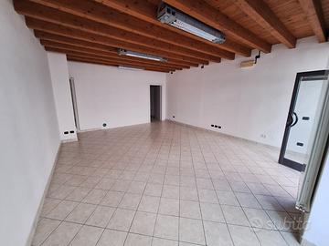 Negozio in centro storico a Trezzo sull'Adda