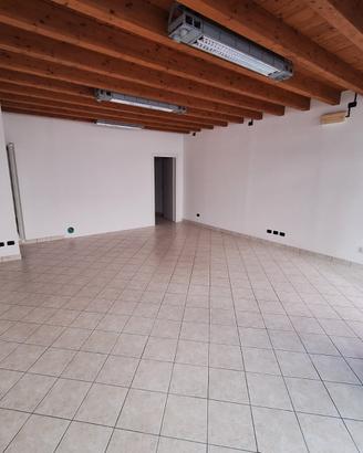 Negozio in centro storico a Trezzo sull'Adda