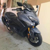 Yamaha tmax 560