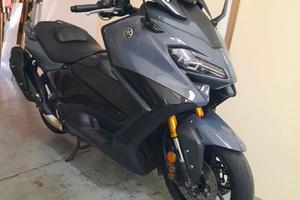 Yamaha tmax 560
