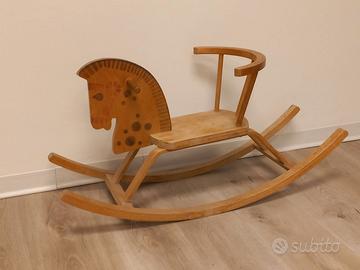 Cavallina a dondolo in legno vintage anni ’90