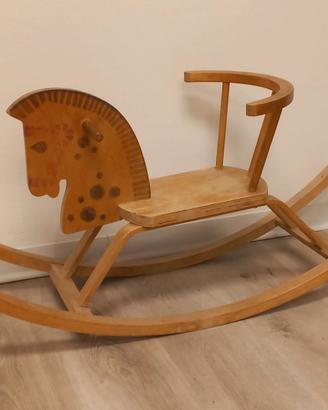 Cavallina a dondolo in legno vintage anni ’90