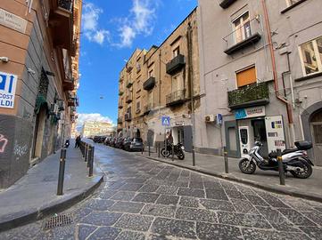 6 LOCALI A NAPOLI