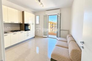 BILOCALE CON BALCONE E CANTINA