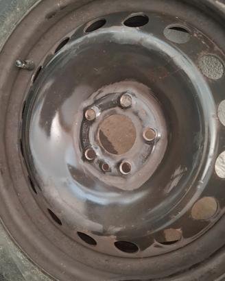 Gomme invernali con cerchioni i ferro 165 65 R15