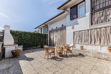 VILLA A SCHIERA A RONCIGLIONE