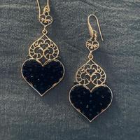 Orecchini pendenti con “charm” cuore