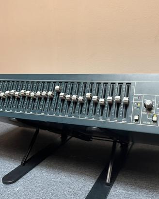 Equalizzatore grafico BSS FCS 930.