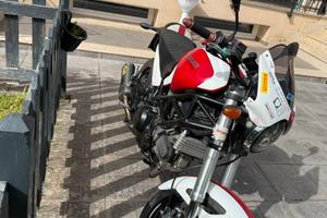 Moto 700 ducati Monster A f fare immediato