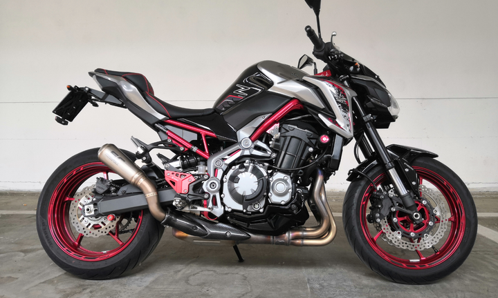 Kawasaki Z900 "Refined Raw