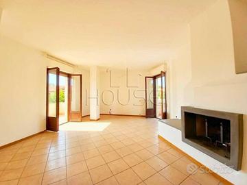 Appartamento di 150 m² con più di 5 locali e box a