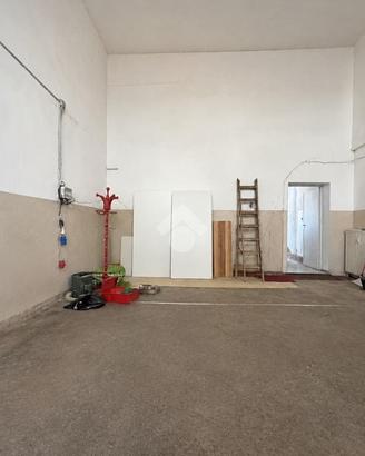 NEGOZIO A PISTOIA