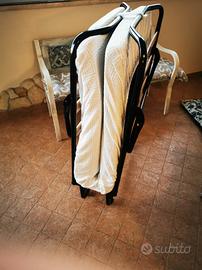 Letto brandina pieghevole a doghe con materasso 