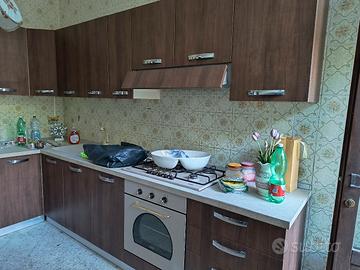 cucina completa di elettrodomestici 