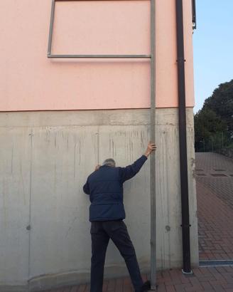 Struttura pubblicitaria in ferro