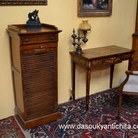 Schedario stile inglese con ripiano a ringhierina