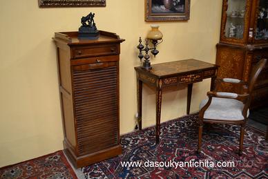 Schedario stile inglese con ripiano a ringhierina