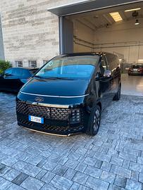 Hyundai Staria luxury 2.2d 4x4
