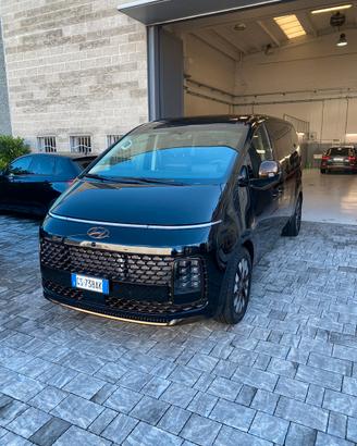Hyundai Staria luxury 2.2d 4x4