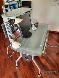 scrivania porta computer in vetro temperato