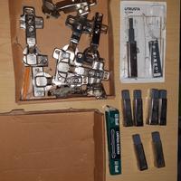 Cerniere, ammortizzatori, ganci zoccoli pensili