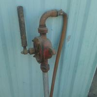 vecchia pompa a mano