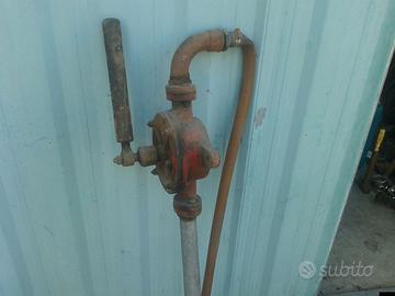 vecchia pompa a mano