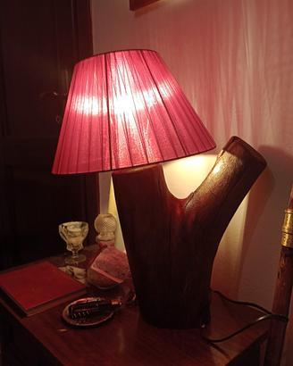 Lampada in legno fatta a mano