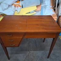 macchina da cucire elettrica degli anni 60