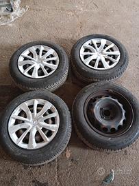 Opel Corsa F Gomme e Cerchi Ferro 185/65/15 Estive