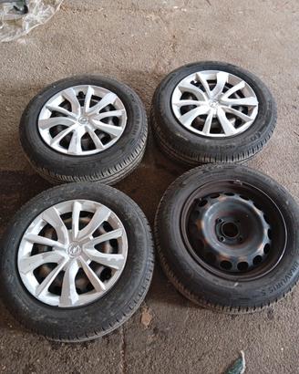 Opel Corsa F Gomme e Cerchi Ferro 185/65/15 Estive