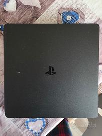 PS4 più 6 giochi e controller 