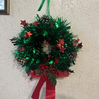 Ghirlanda natalizia realizzata a mano