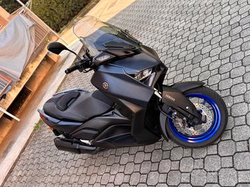 X-Max 300