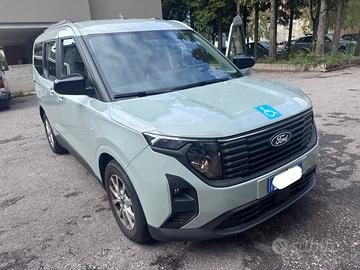 Auto per disabili con pedana