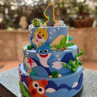 Torta scenografica Baby Shark 11
