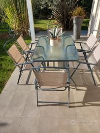 Tavolo con sedie da esterno colore grigio