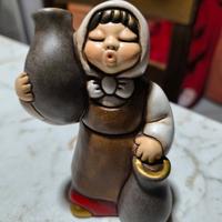 donna con anfore presepe Giubileo Thun 