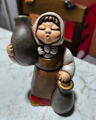 donna con anfore presepe Giubileo Thun 