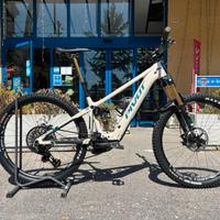 ebike carbon PIVOT SHUTTLE AM PRO 2024 tg M usata