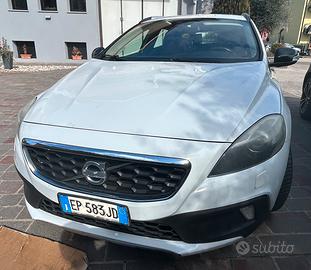 VOLVO V 40 CROSS COUNTRY