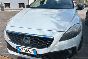 VOLVO V 40 CROSS COUNTRY