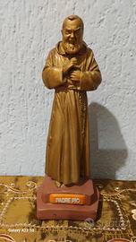Statuina Padre Pio.