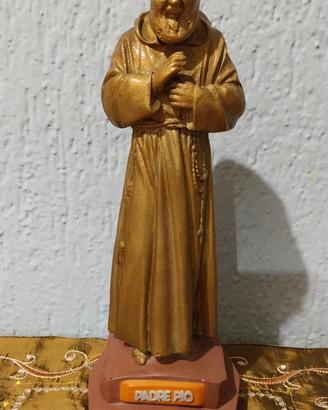 Statuina Padre Pio.