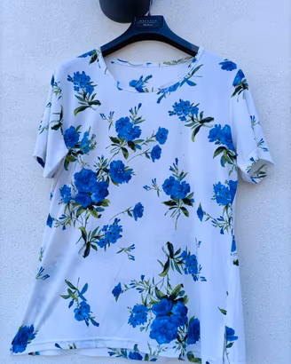 Maglia bianca a fiori blu